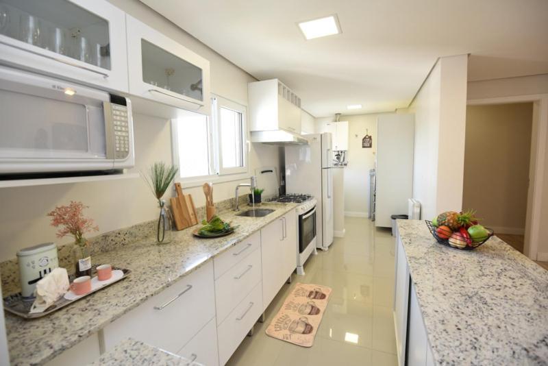 Apto De Luxo, 3 Suites, 1 Master E 2 Americanas, Centro 300mtos Rua Coberta, Apartamento